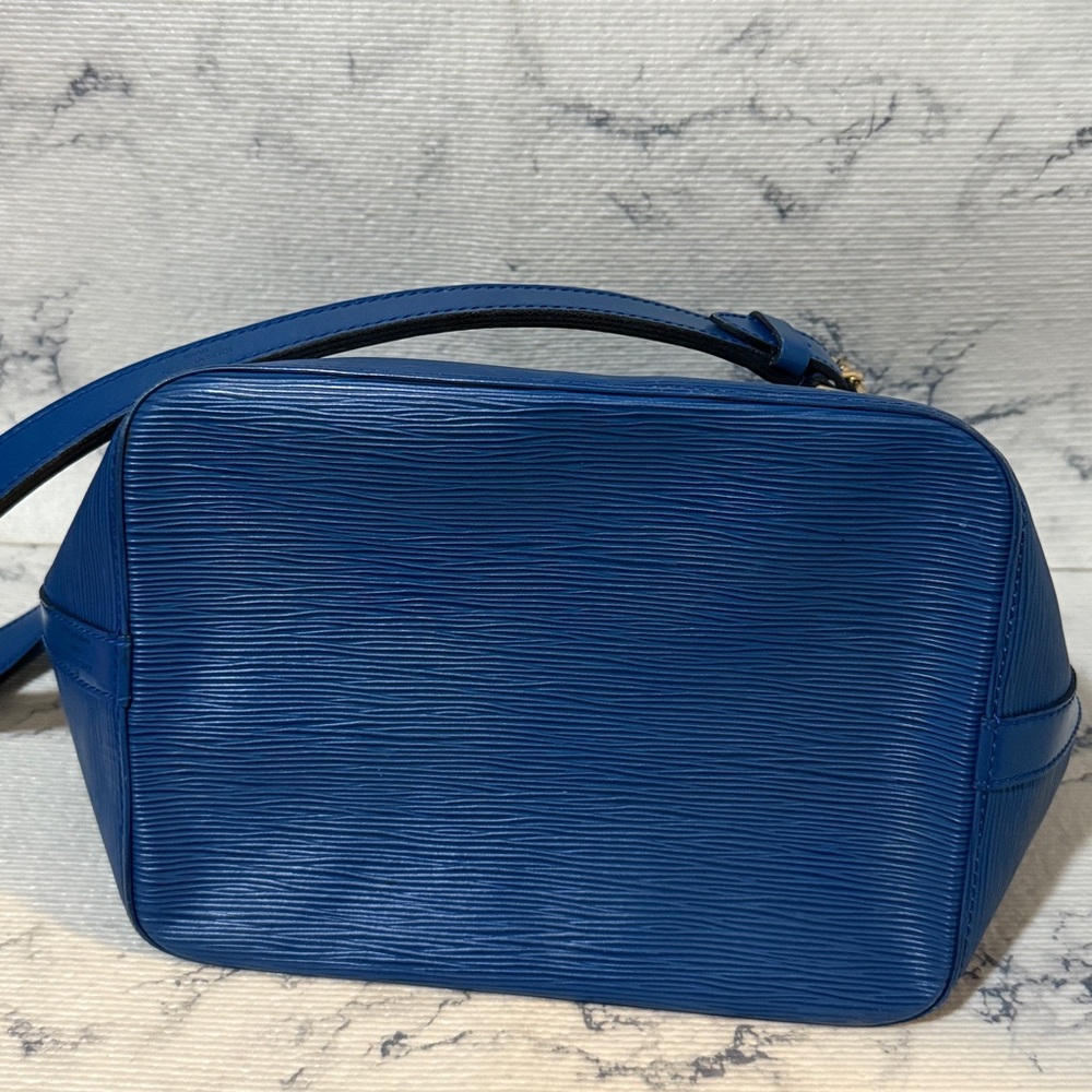 Louis Vuitton Blue Epi Petit Noe Bucket Shoulder Bag - Picture 5 of 13